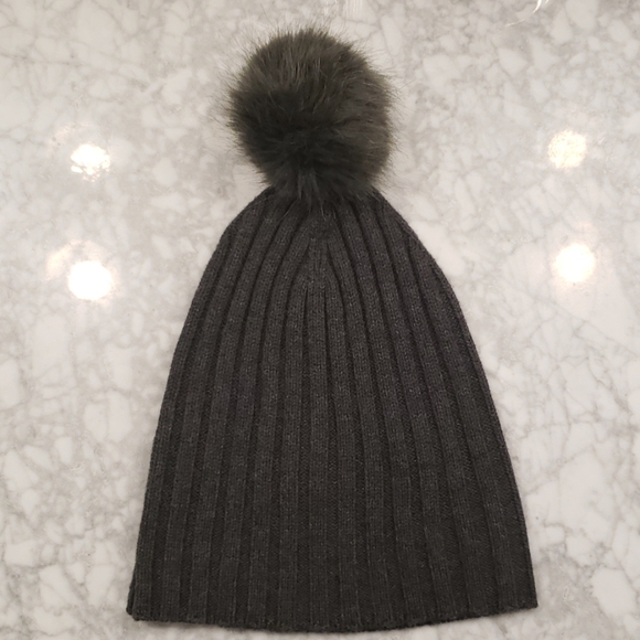 Banana Republic Pom Pom Hat - Picture 2 of 3
